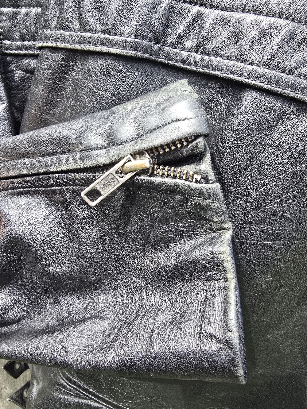 Berman's Men’s Black Leather Zip Motorcycle Jacket With Remvable Liner - Picture 8 of 9